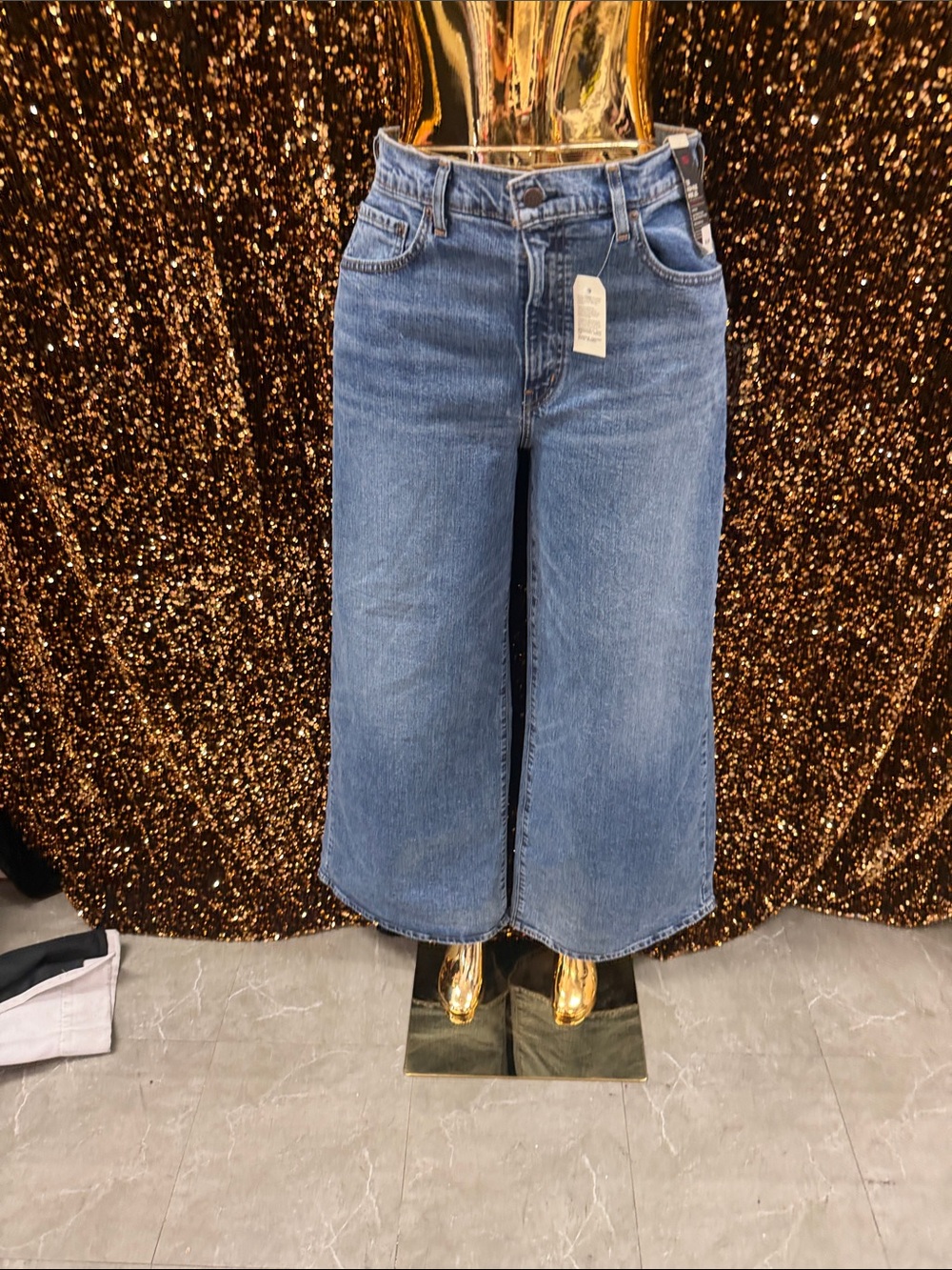 Levi's Wide-Leg Crop Jeans - Medium Blue